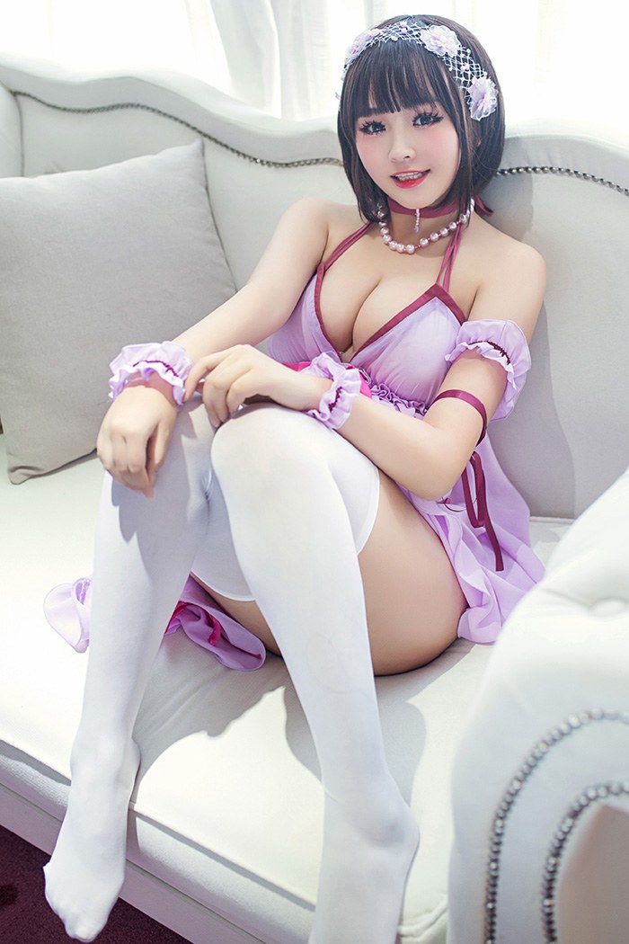 巨乳美少女纳砂火辣身姿娇艳动人