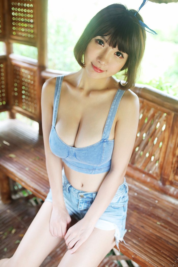 巨乳美女晓茜白嫩酥胸百看而不腻