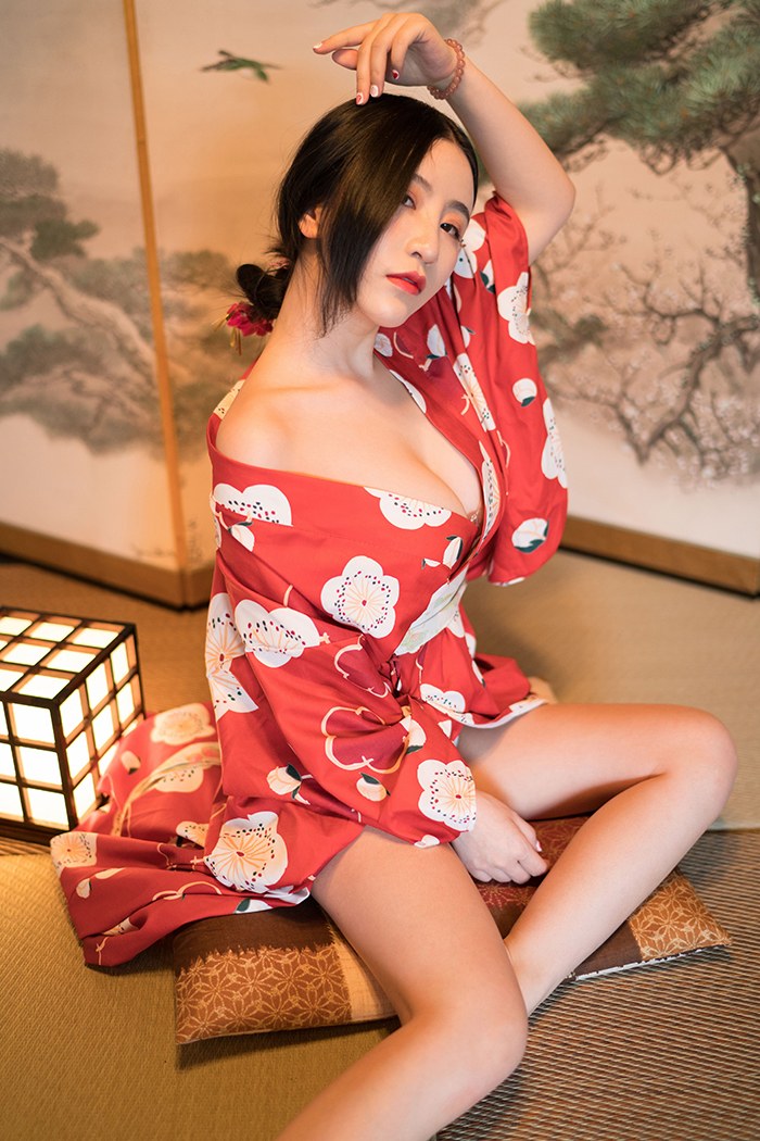 寂寞少妇谢芷馨艳丽和服秀白嫩巨乳